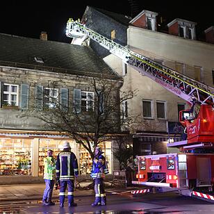 Schwelbrand an Hausfassade löst Feuerwehreinsatz in Forchheim aus