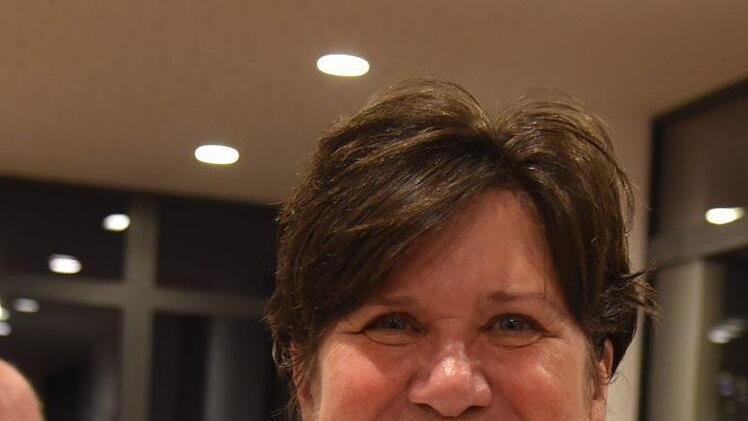 Christine Völk (Rödental): "Der Abend ist sehr gelungen, das Zuhören macht sehr viel Spaß. Wenn ich will, kann ich auch noch Mundart sprechen. Zur Heimat gehört nunmal die individuelle Sprache dazu."