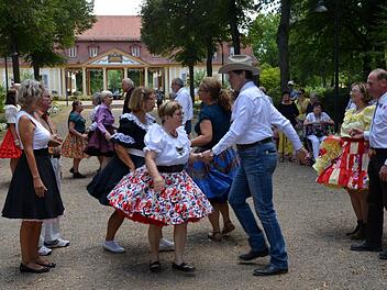 Der Western- oder Tellerrock der Frauen gehört zum Squardance dazu. Auch in Bad Bocklet fehlte er nicht.Peter Rauch