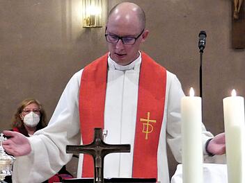 Diakon Maik Richter bei seiner ersten Predigt in der Erlöserkirche. Foto: Heiko Kuschel