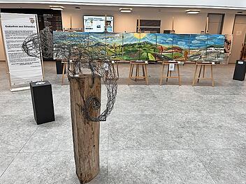 Im Rahmen des Projekts &bdquo;Kultur.vermittelt.Klima&ldquo; haben sich Mitglieder des Malvereins Palette aus Schondra sowie die Holzbildhauerinnen Annette Scheder und Eva Reichert-Nelkenstock mit dem Thema auseinandergesetzt.