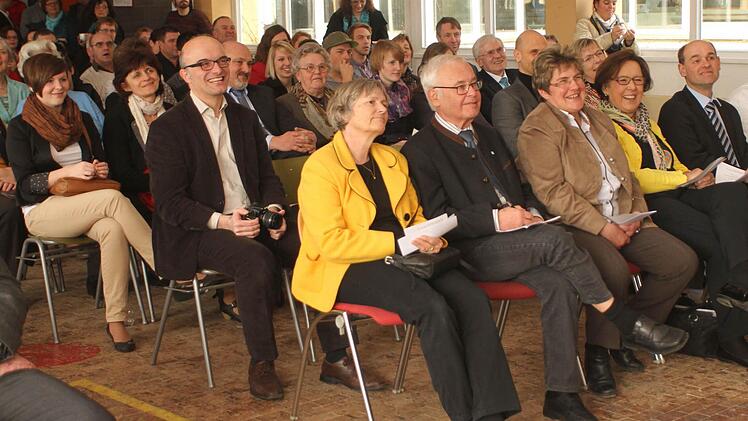 Blick in die Reihen der Ehrengäste. Foto: Günther Geiling