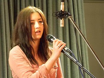 Carina Krämer interpretierte einen Hit von Miley Cyrus. Fotos: Lengenfelder