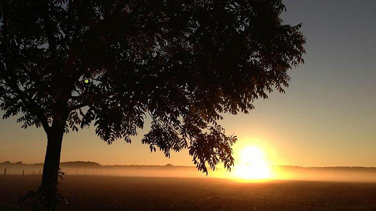 September: Sonnenaufgang bei Niederlindach im Landkreis Erlangen-Höchstadt. Foto: Stefan Reinmann