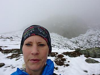 Simone Gerstmayer beim Transalpinrun am Aufstieg zur Ochsenscharte (2787 Meter). Foto: privat