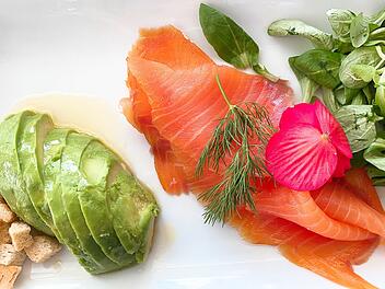 Symbolbild: Lachs, Avocado