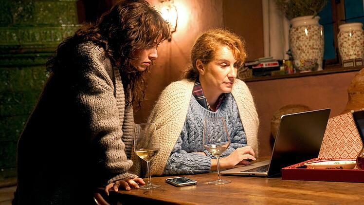 Sonja Schwarz (Chiara Schoras, rechts) arbeitet im neuen Fall mit Mariella Colombo (Gabriela García-Vargas) aus Treviso zusammen.