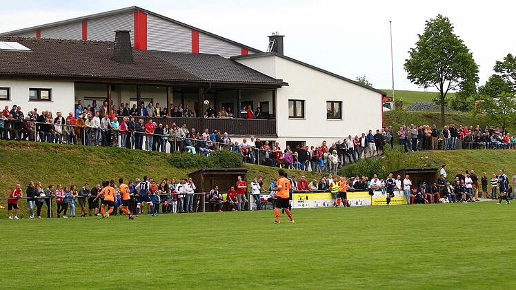 Rund 550 Zuschauer waren zum Relegationsspiel nach Windheim gekommen. Foto: Heinrich Weiß