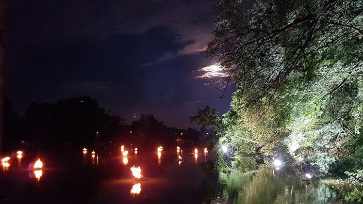 Weiher in Flammen.  Foto: Andrea Schneider