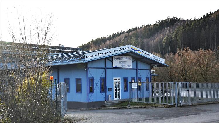 Noch stehen die Tore des Kronacher Schlachthofs offen. Doch wie lange noch, fragen sich die &ouml;rtlichen Metzger. Foto: Sandra Hackenberg