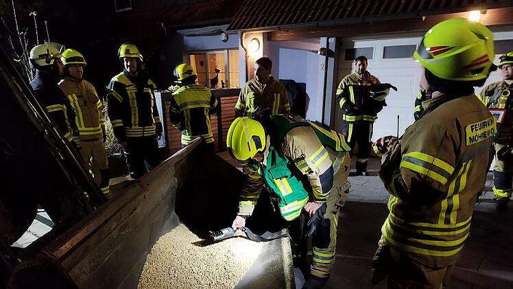 Möhrendorf: ABC-Alarm in Haus - Feuerwehr rückt mit vielen Kräften an