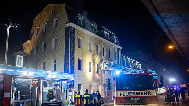 N&uuml;rnberg: In brennendem Mehrfamilienhaus eingesperrt - 13 Verletzte