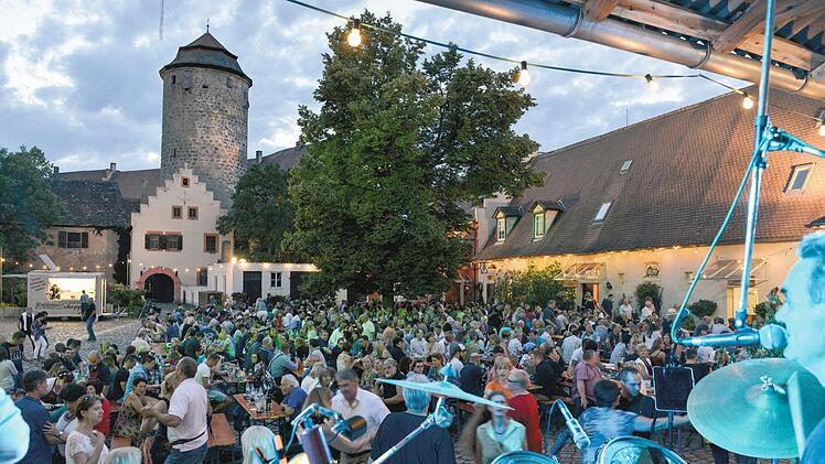 Mitreißende Live-Musik auf Burg Lisberg - so einen Abend vergisst man nicht.  Foto: PR
