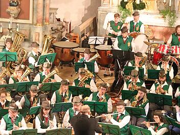 Beim Adventskonzert des Musikzugs Wildflecken war Andreas Kleinhenz schon einmal als Dirigent eingesprungen. Bei der Jahreshauptversammlung des Musikzugs wurde er jetzt als neuer Dirigent vorgestellt. Foto: Archiv Sebastian Schmitt