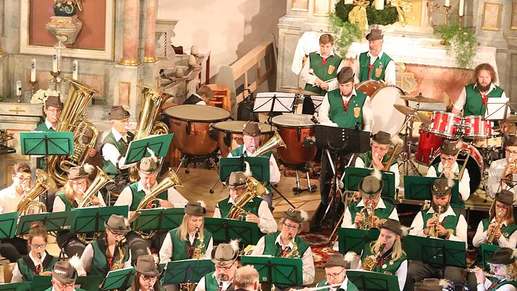 Beim Adventskonzert des Musikzugs Wildflecken war Andreas Kleinhenz schon einmal als Dirigent eingesprungen. Bei der Jahreshauptversammlung des Musikzugs wurde er jetzt als neuer Dirigent vorgestellt. Foto: Archiv Sebastian Schmitt