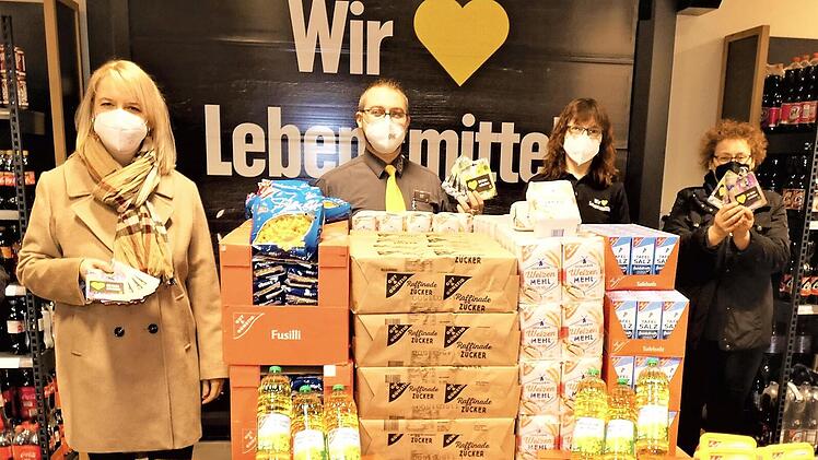 Mit einer Spende von insgesamt 1 500 Euro sorgten der VdK-Kreisverband Kulmbach und der Edeka- Markt im "Fritz" bei der Kulmbacher Tafel für große Freude. Von links VdK-Kreiskassierer Alfred Baumgärtner, VdK-Kreisgeschäftsführerin Yvonne Nowak, Marktinhaber Michael Seidl, Edeka-Mitarbeiterin Jeanette Preißinger sowie Martina Bütterich und Detlef Kosow von der Tafel.