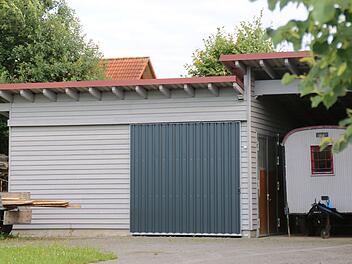Die Arbeiten an der Halle der Faschingsfreunde Aura werden teurer, als geplant. Die Gemeinde stockt ihren Zuschuss auf und bleibt dabei, 20 Prozent der Kosten zu übernehmen.