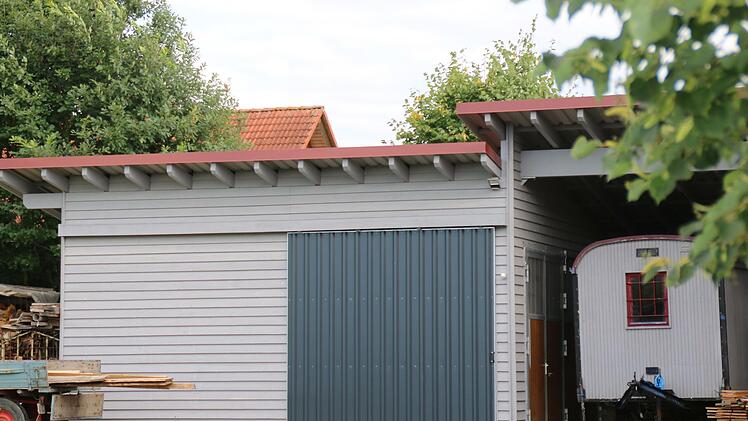 Die Arbeiten an der Halle der Faschingsfreunde Aura werden teurer, als geplant. Die Gemeinde stockt ihren Zuschuss auf und bleibt dabei, 20 Prozent der Kosten zu übernehmen.