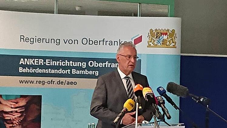Innenminister Herrmann in Bamberg zu den Evakuierten aus Kabul