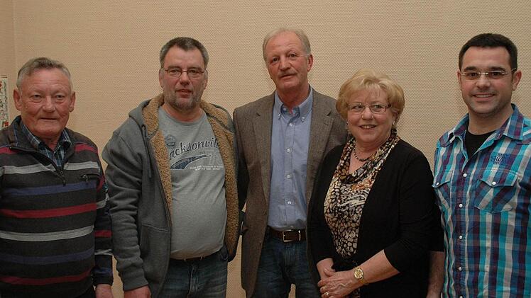 Für 25-jährige Vereinstreue zur "Fidelia" Reiterswiesen wurden (von links) Andreas Stark, Theo Kos, Wolfgang Beil, Erika Gicklhorn und Alexander Pusch geehrt.