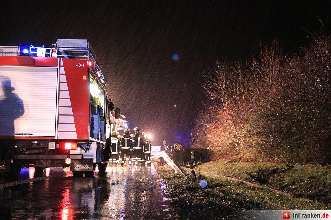 Auto überschlägt sich auf A73 bei Eggolsheim