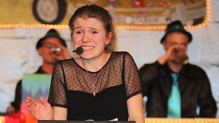 Weinprinzessin Anna-Lena Werb tritt seit Kindheitstagen bei den Büttensitzungen der "Stabacher Pölsterer" auf. Foto: Ralf Naumann