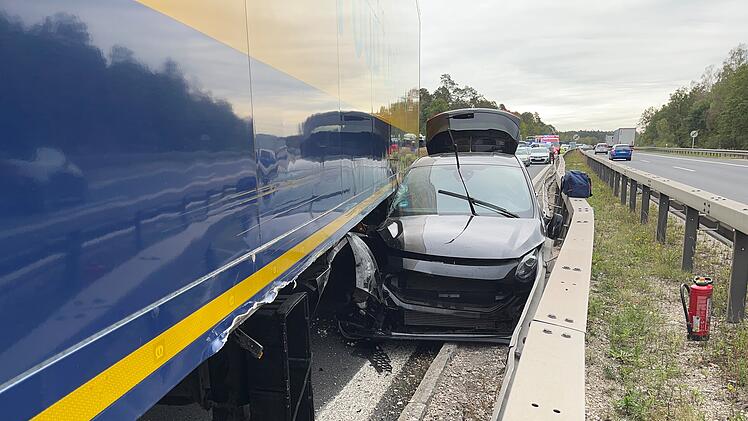 Unfall auf A73 bei Bamberg: Fahranf&auml;nger l&ouml;st verheerende Kettenreaktion aus