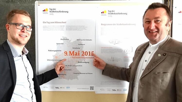 Der Regionalmanager der Kreuzbergallianz, Dr. Christian Seynstahl (links), und Bürgermeister Udo Baumann (rechts) laden zum Tag der Städtebauförderung am 9. Mai nach Bischofsheim ein.  Foto: Marion Eckert