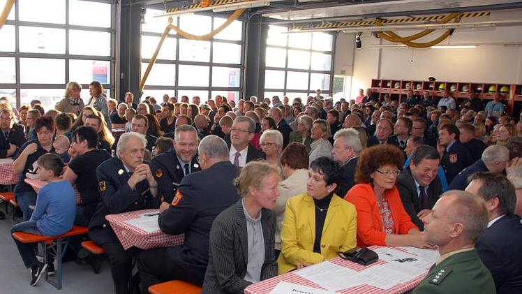 Bei der Floriansmesse war das Stadtsteinacher Gerätehaus bis auf den letzten Platz besetzt. Foto: Klaus Rössner