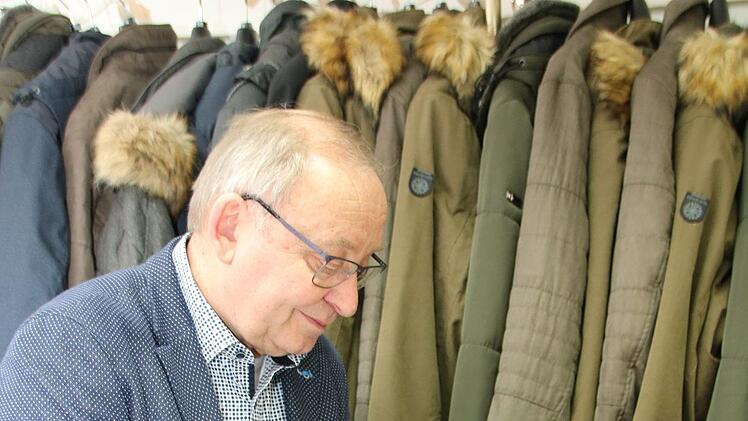 Wintermäntel sind bei "Herrenmode Türk" zurzeit günstig zu erwerben. Mirjam Stumpf