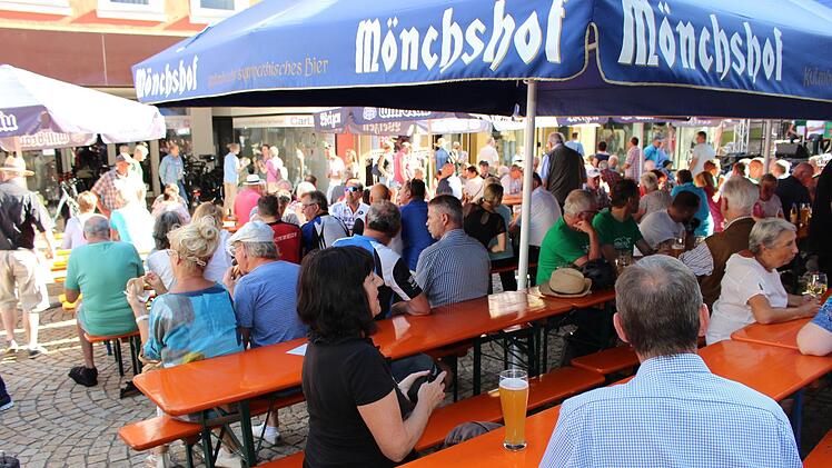 Eröffnung des Bad Brückenauer Stadtfestes mit historischem Umzug Foto: Julia Raab