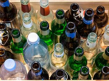 Mann in N&uuml;rnberg verf&auml;ngt sich beim Pfandflaschen sammeln