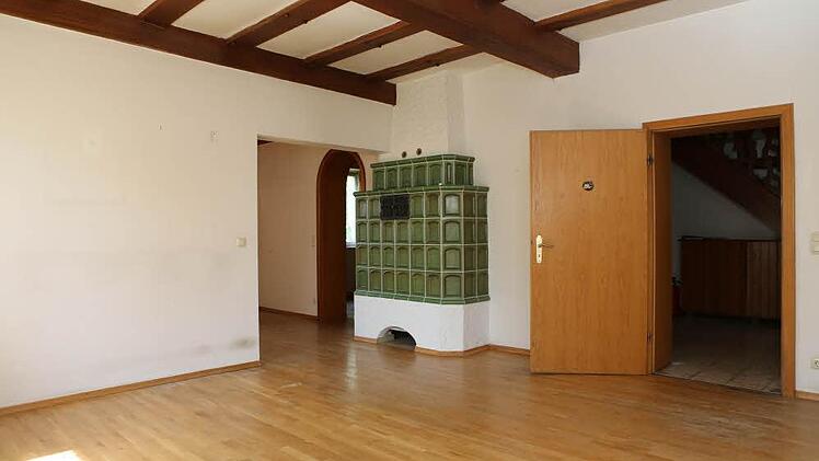 Die Försterin musste sich meistens um den schönen Kachelofen kümmern, damit es im Forsthaus schön warm geblieben ist.