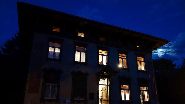 Die ehemalige Villa des Brauereibesitzers Jau&szlig; beherbergt zum Fotogipfel eine Ausstellung von Thomas Rabsch.