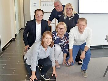 "Auf die Plätze - fertig - los!" Das Führungsteam der Firma Scholz wünscht dem 16. Run of Hope viel Erfolg (von links): vorne Christina Härtlein, Gertrud Ebert, Martin Rebhan, hinten Karl-Herbert Ebert, Günter Landgrafe und Michaela Löffler. Foto: K.- H. Hofmann