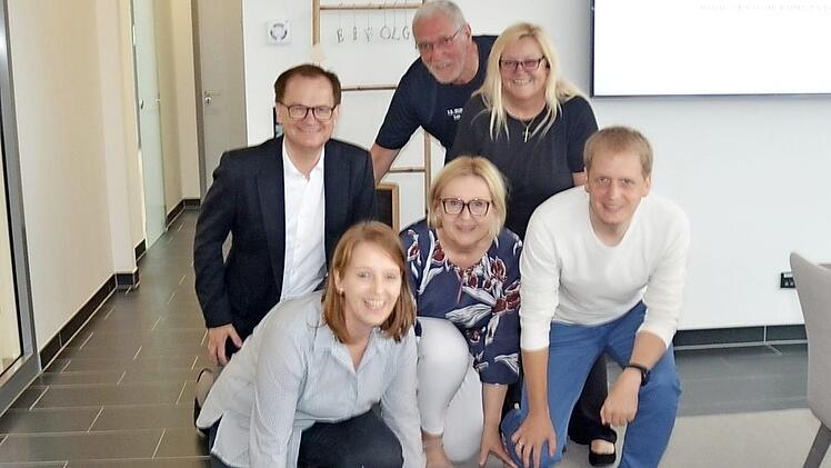 "Auf die Plätze - fertig - los!" Das Führungsteam der Firma Scholz wünscht dem 16. Run of Hope viel Erfolg (von links): vorne Christina Härtlein, Gertrud Ebert, Martin Rebhan, hinten Karl-Herbert Ebert, Günter Landgrafe und Michaela Löffler. Foto: K.- H. Hofmann