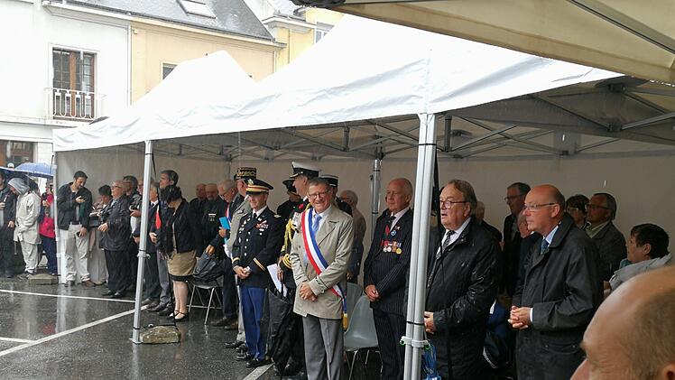 Die Ehrengäste bei der Zeremonie.  Foto: pr