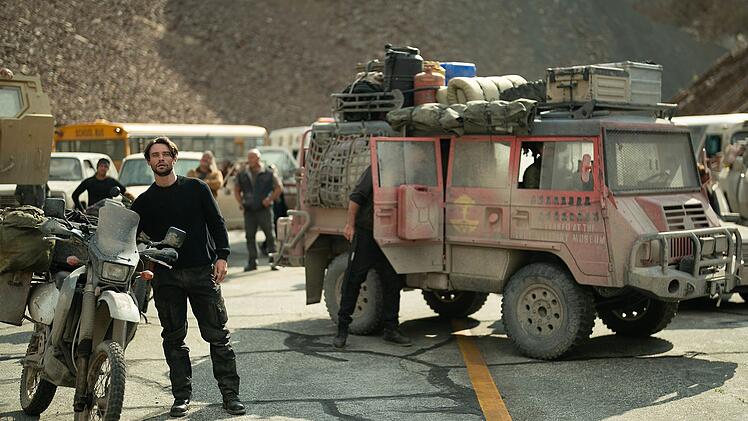 In Paradise, Staffel zwei, bev&ouml;lkern paramilit&auml;rische Einheiten die Drau&szlig;en-Welt.