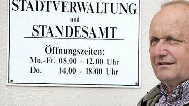 Fritz Schmitt leitet das Standesamt in Eltmann.  Foto: Günter Flegel (Archiv)