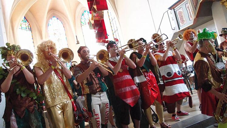 Samba-Festival in Coburg: Impressionen vom Gastspiel der Quastenflosser in der Heilig-Kreuz-KircheFoto: Jochen Berger