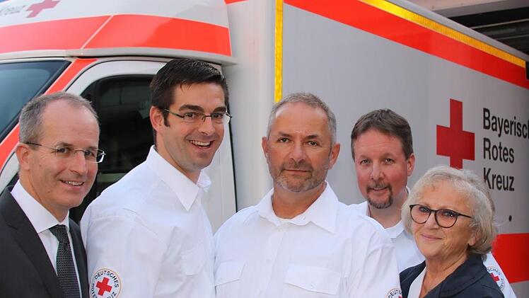 Kreis-Vorsitzender Dr. Alexander Siebel (links) und die kommissarische Geschäftsführerin Bernhilde Sebald-Roth (rechts) freuen sich über das neue Führungsteam: Neuer Kreisgeschäftsführer ist Michael Raut (Mitte), Stellvertreter sind Thomas Menz (rechts daneben) und Alexander Kretz.Ralf Ruppert