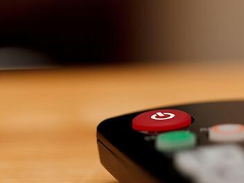 Egal ob allein auf der Couch oder im Kreis der Familie, wir haben für jeden die passenden TV-Tipps. Symbolbild: pixabay.com/PublicDomainPictures
