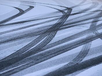 Mehrere Glätteunfälle auf den fränkischen Autobahnen A72 und A93