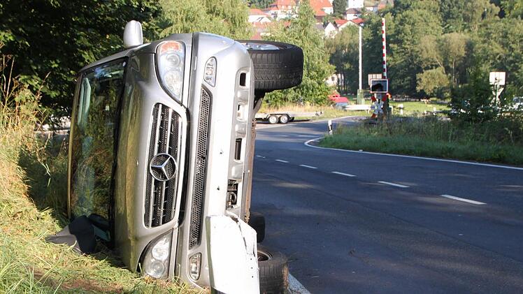 Kurz vor dem Bahnübergang passierte der Unfall. Fotos: Ulrike Müller