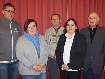 Der Vorstand des neu gegründeten Christlichen Caritasverein Sandberg e.V. (von links): Jürgen Geis (Beisitzer), Gisela Seuffert (Schriftführerin), Günter Metz (dritter Vorsitzender), Bürgermeisterin Sonja Reubelt (stellvertretende Vorsitzende) und Horst Geis (Vorsitzender). Marion Eckert