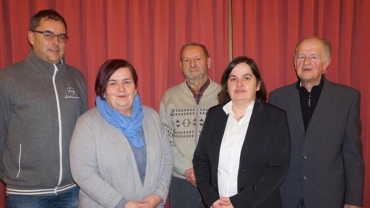 Der Vorstand des neu gegründeten Christlichen Caritasverein Sandberg e.V. (von links): Jürgen Geis (Beisitzer), Gisela Seuffert (Schriftführerin), Günter Metz (dritter Vorsitzender), Bürgermeisterin Sonja Reubelt (stellvertretende Vorsitzende) und Horst Geis (Vorsitzender). Marion Eckert