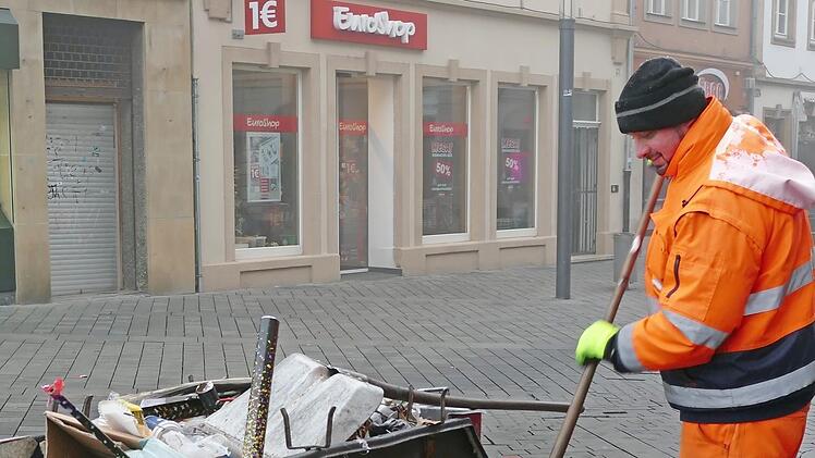 Straßenreiniger Michael Wolf sorgte mit sieben Kollegen an Neujahr für eine saubere Innenstadt.