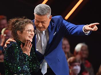 Premiere bei "Let's Dance": Nach einem frechen Kommentar durfte eine Zuschauerin am Jurypult Platz nehmen.