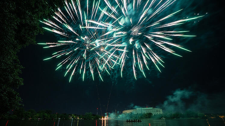 Fulminate Feuerwerk-Show beim 200. N&uuml;rnberger Volksfest