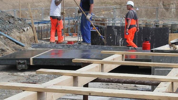 Die Baugrube ist zehn Meter tief.